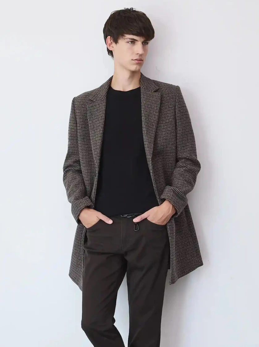 Jak nosić płaszcz i bluzę z kapturem?