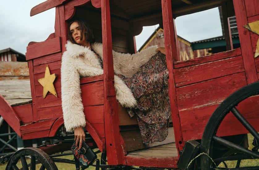 Jak dobrać kurtkę do sukienki?