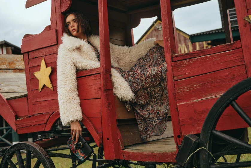 Jak dobrać kurtkę do sukienki?