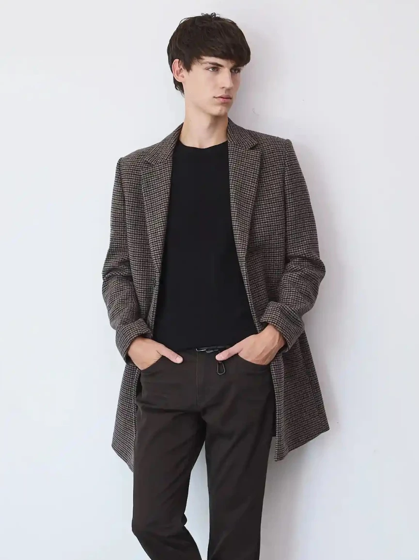 Jak nosić płaszcz i bluzę z kapturem?