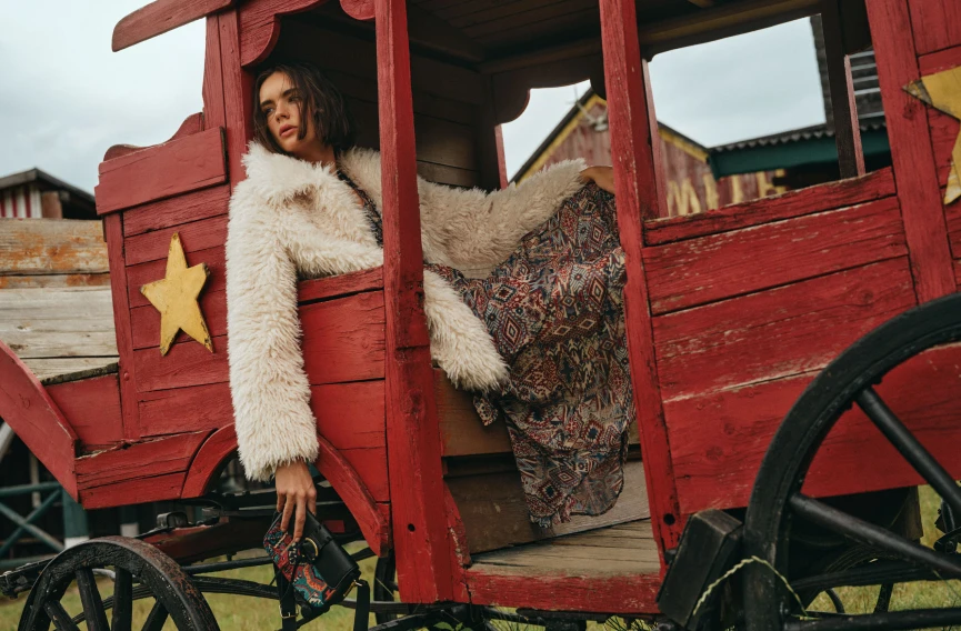 Jak dobrać kurtkę do sukienki?