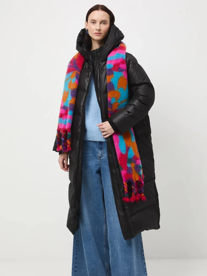 Jak stylizować czarny płaszcz jesienią i zimą