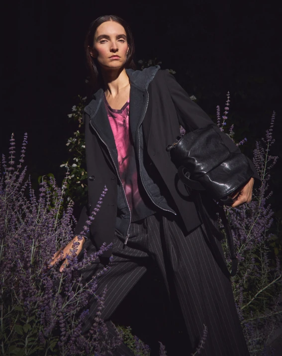 Jaka kurtka do szerokich spodni?