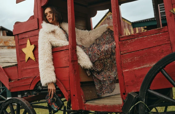 Jak dobrać kurtkę do sukienki?