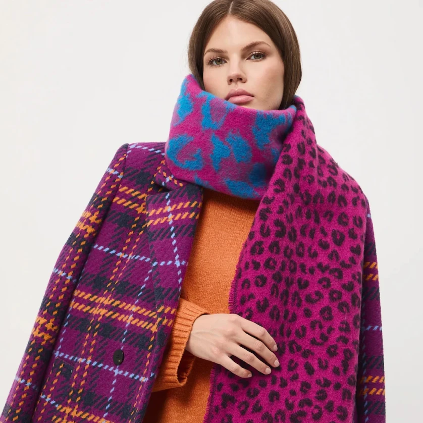 Jak nosić płaszcz w kratę?