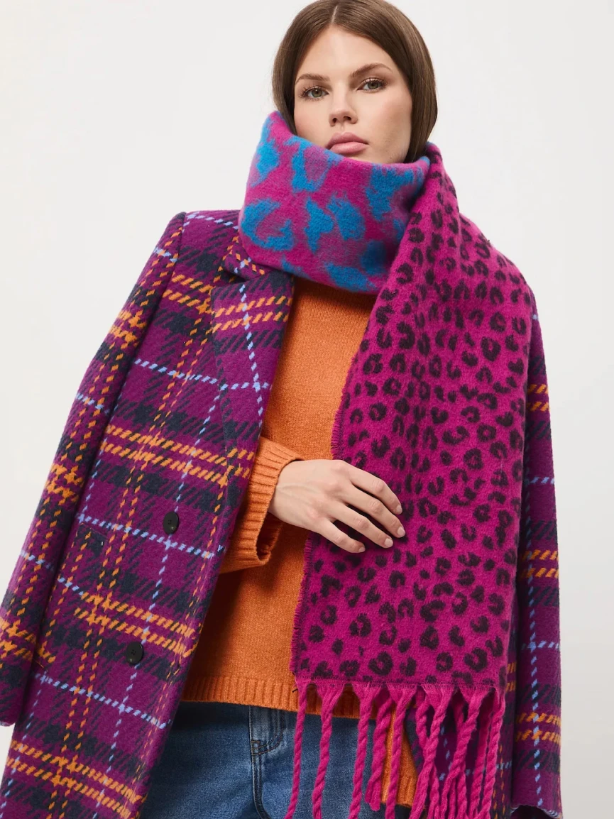 Jak nosić płaszcz w kratę?