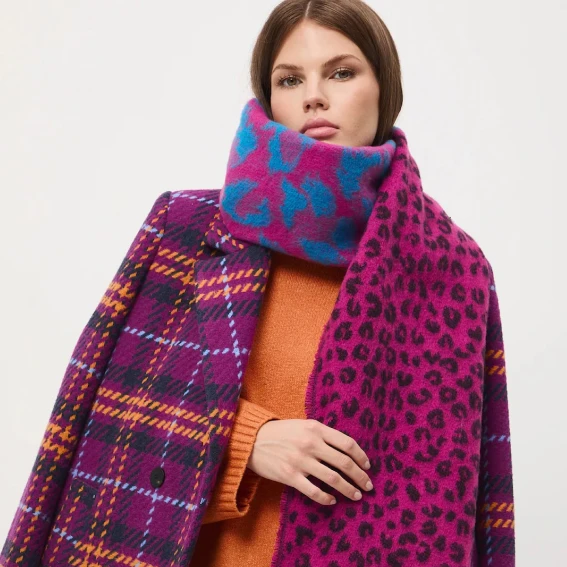 Jak nosić płaszcz w kratę?